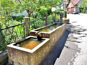 Fontaine- washhouse, from below (© JE)