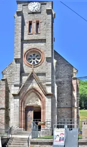 Gevel en klokkentoren van de kerk (© JE)