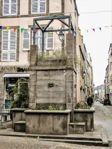 Old water tower, rue du Commerce (© J.E)