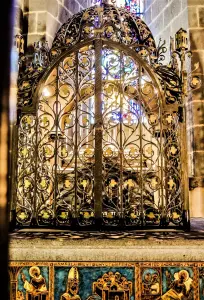 Châsse-reliquaire de Saint-Amable, dans la basilique (© J.E)