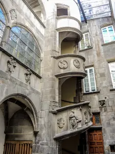 Escalier à vis de l'hôtel Guymoneau (© J.E)