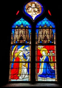 Stained glass window of Our Lady of Marthuret (© J.E)