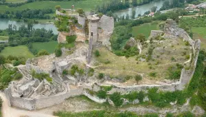 Vue générale de la forteresse de Peyrelade