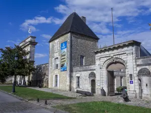 Buitenaanzicht van het National Marine Museum in Rochefort, Hôtel de Cheusses