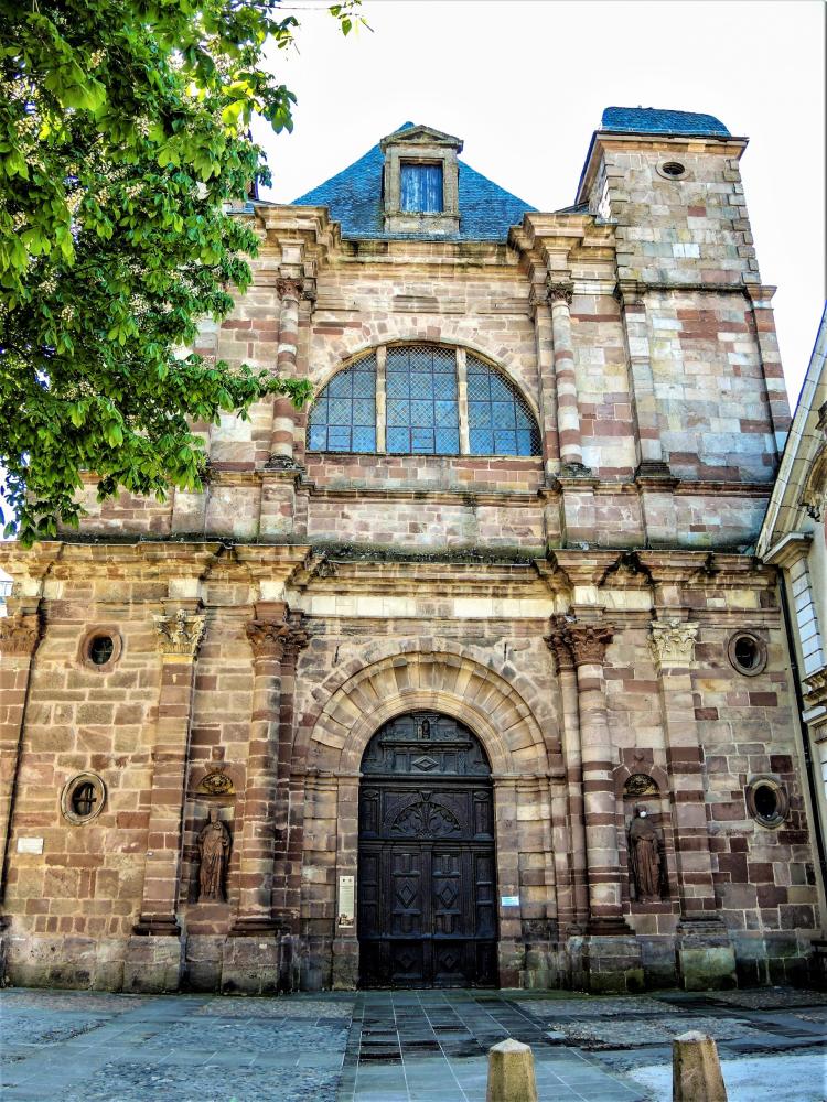 Rodez - Facade of the chapel of the Jesuit college (© J.E)
