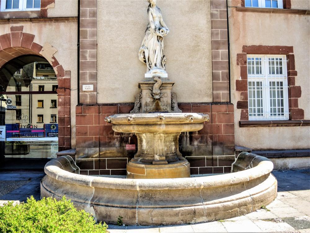 Rodez - Fountain, Place Foch (© J.E)