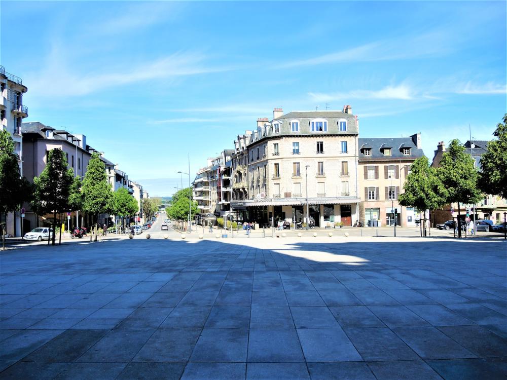 Rodez - Place Emma Calve (© J.E)