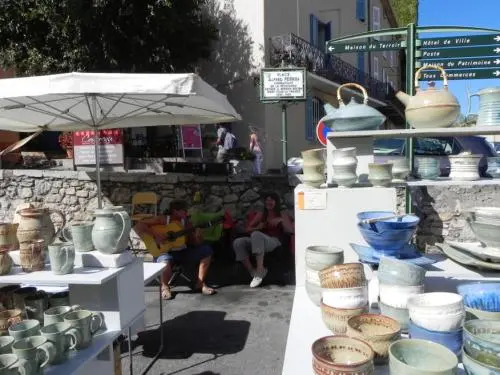 Roquebrune-sur-Argens - Marché potier de Roquebrune-sur-Argens