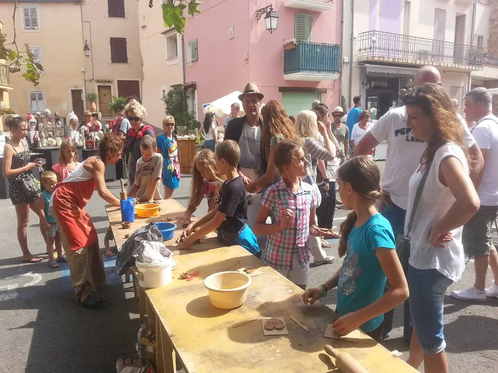 Roquebrune-sur-Argens - Marché potier de Roquebrune-sur-Argens