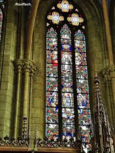 Stained glass of the church (© Jean Espirat)