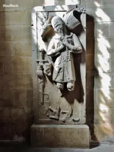 Grave sculpture in the church (© Jean Espirat)