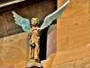 Anjo na fachada oeste da igreja (© J.E)