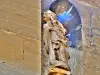 Anjo na trombeta, na fachada oriental da igreja (© J.E)