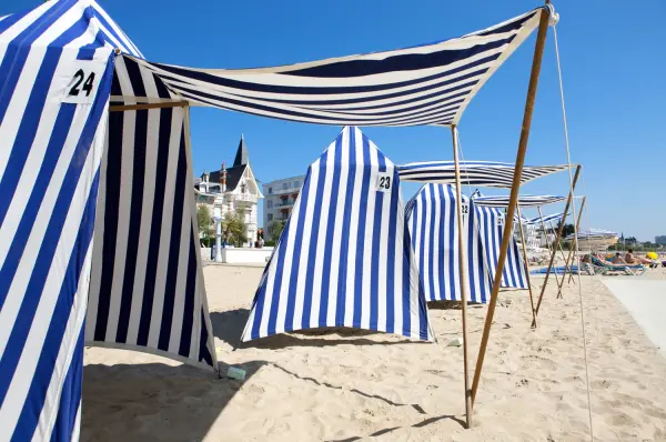 Cabine sulla spiaggia (© Ufficio del Turismo - M. Chaigneau)