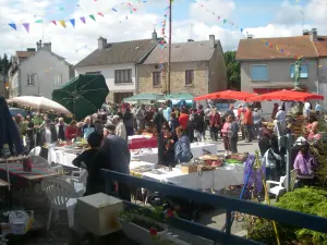 Royère-de-Vassivièreの市場とフリーマーケット