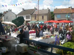 Marché et brocante à Royère-de-Vassivière