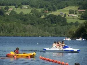 Activités nautiques - Lac de Vassivière (© J M Péricat)