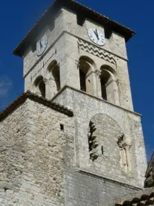 教会の尖塔（©OT Ruoms）