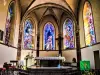 High altar and stained glass windows of the bedside (© JE)