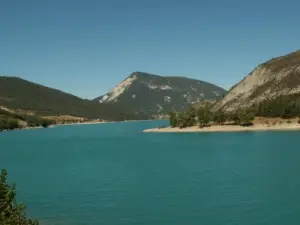 Lac de Castillon, met uitzicht op St. Andrew