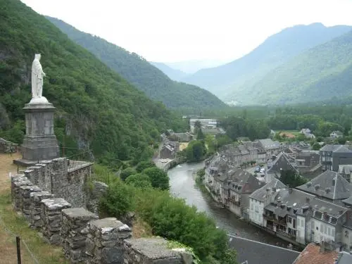 Saint-Béat-Lez - Guía turismo, vacaciones y fines de semana en Alto Garona