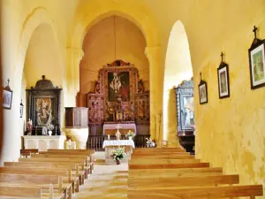 L'intérieur de l'église Sainte-Anne