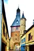 Saint-Fargeau - Tour de l'horloge, vue de l'intérieur de la ville ancienne (© J.E)