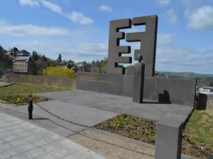 Georges Pompidou gewidmetes Denkmal (© Gérard Charbonnel 2012)