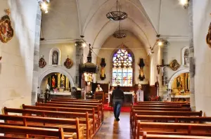 Dentro da igreja Saint-Gérand