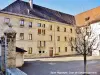 Saint-Hippolyte - Cour intérieure de l'ancien couvent (© Jean Espirat)