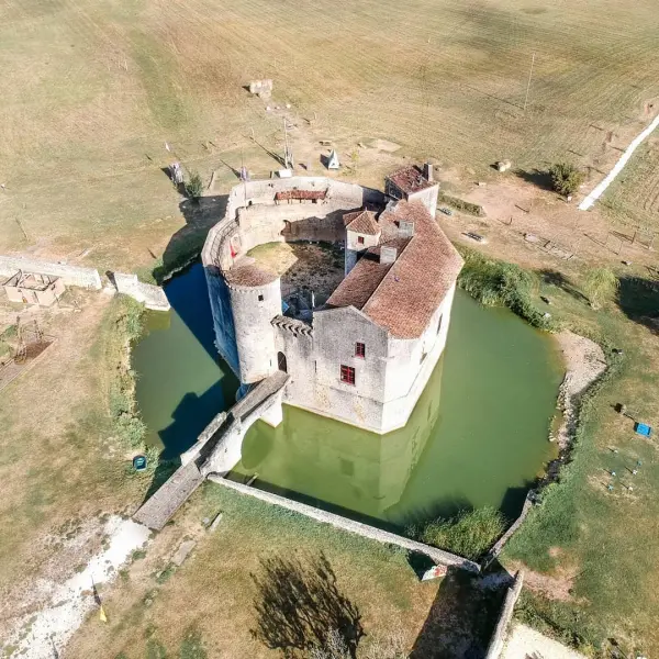 Saint-Jean-d'Angle - 旅游、度假及周末游指南滨海夏朗德省