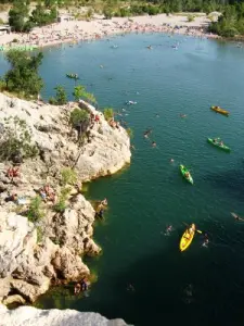 Canoagem, natação e praia na ponte do diabo