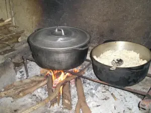 Приготовление пищи на дровах
