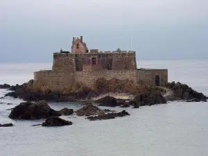 Fort National devant la cité de Saint-Malo