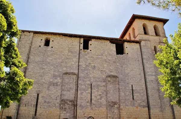 Kerk Saint-Martial - Monument in Saint-Martial-Viveyrol