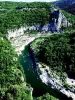 Le gole dell'Ardèche: escursionisti e canoe