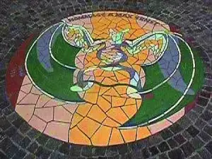 Mosaico dedicado a Max Ernst (Praça da Igreja)