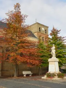 La iglesia y el monumento de la Memoria