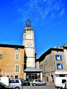 bekroond Rue d een campanile (© JE)