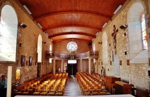 O interior da igreja de Saint-Pardoux