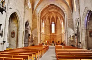 教会の中 Saint-Pargoire