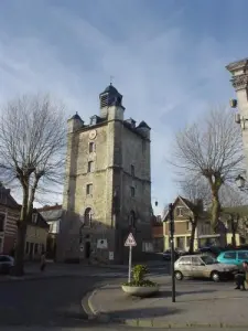 La piazza con il campanile