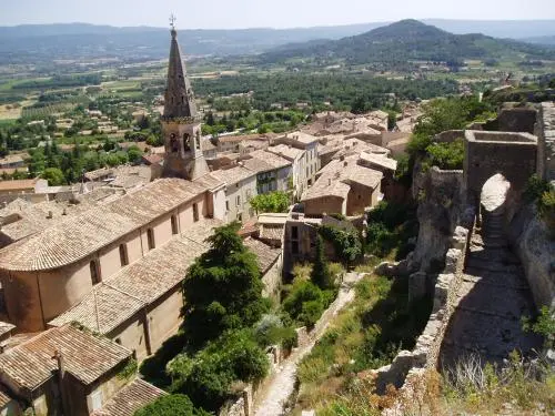 Saint-Saturnin-lès-Apt - Führer für Tourismus, Urlaub & Wochenende im Vaucluse