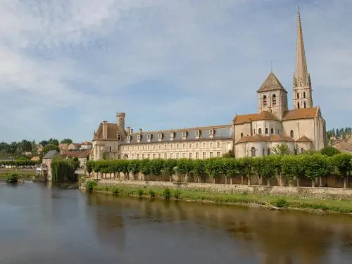 Saint-Savin - Guía turismo, vacaciones y fines de semana en Vienne