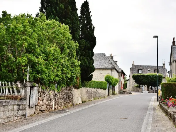 Saint-Symphorien-de-Thénières - Guida turismo, vacanze e weekend nell'Aveyron