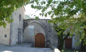 La entrada al antiguo monasterio