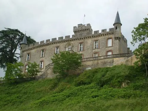 城のTastes - モニュメントのSainte-Croix-du-Mont