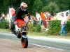 Spettacolo di moto alla festa nel villaggio di Saint-Denis-d'Authou