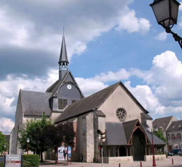 Église Saint-Georges - Monument à Salbris