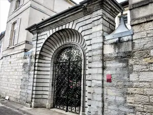 Portal des alten Hotels Marmet (© JE)